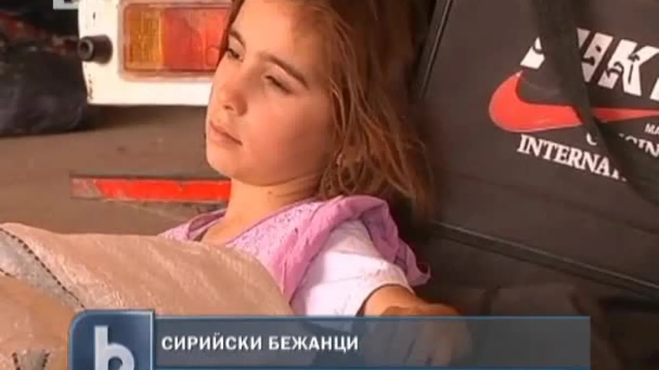 Сирийски бежанци се трупат по границата с Турция
