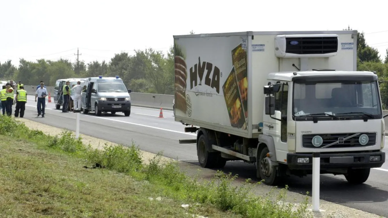 Няма признаци имигрантите в камиона ковчег да са се опитвали да излязат 