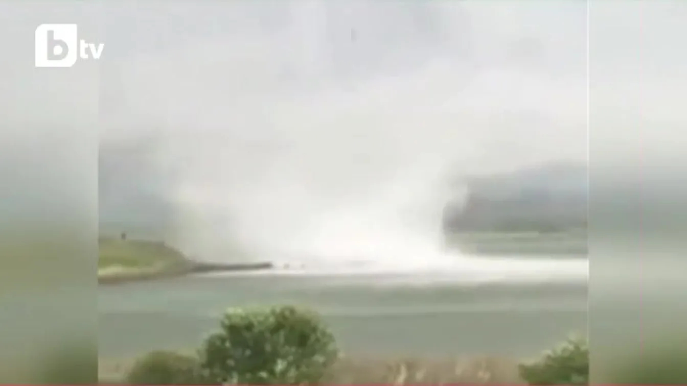 Любителски кадри уловиха образуването на воден смерч в Мексико (ВИДЕО)