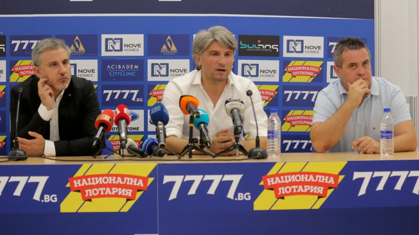 Павел Колев остава в 