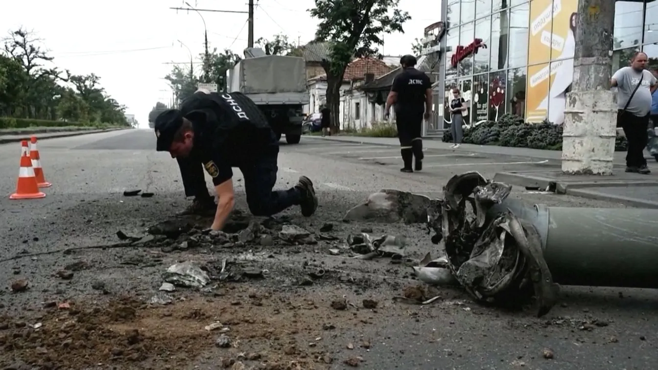 Най-малко 8 души загинаха при руски обстрел в Украйна