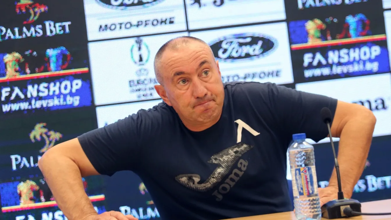 Стоилов: Ако трябва, ще отложим първенството, за да влезем в групите
