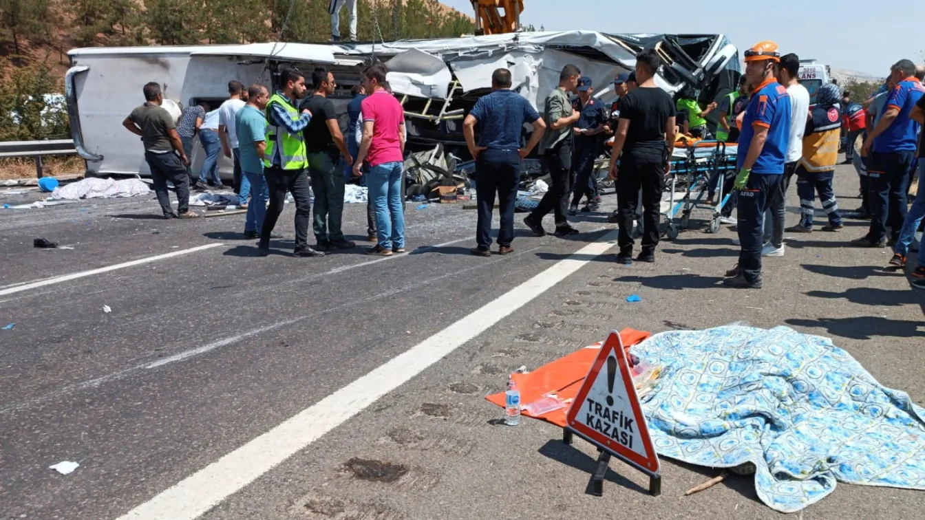 Две двойни катастрофи в Турция с близо 40 жертви за ден