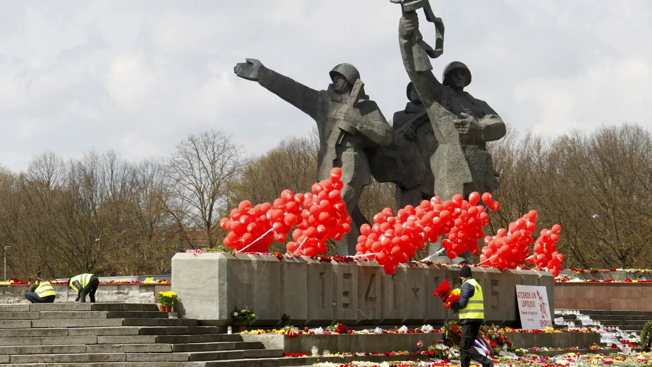 В Рига демонтират паметника на съветската армия 