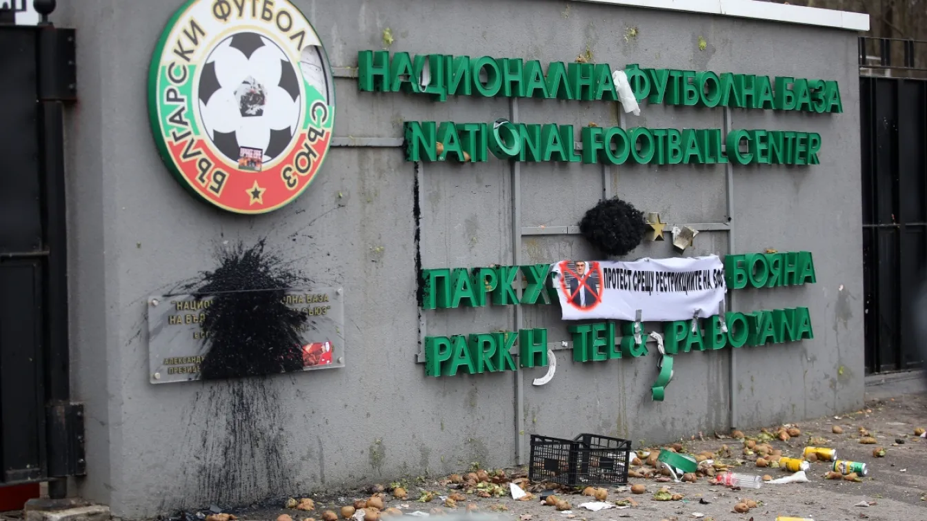 БФС: Бербатов подстрекава деца да вандалстват