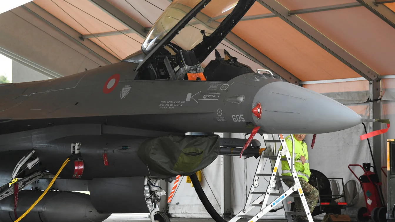 И Гърция ще обучава украински пилоти за изтребители F-16