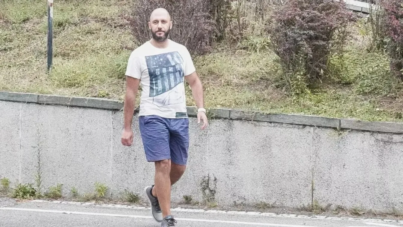 Тригодишно дете пада от петия етаж, мъж го хваща като по чудо