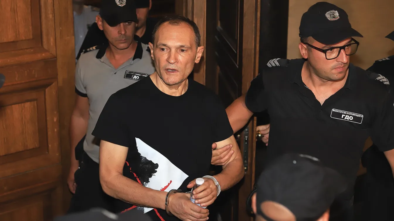 Разпитът на Божков в прокуратурата продължава 