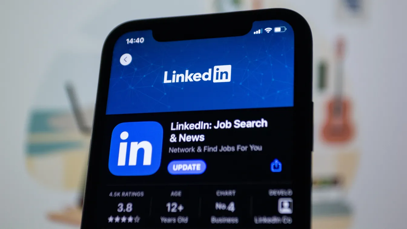 LinkedIn: Твърде скучни сме за децата, за да попадаме в забранителния списък 