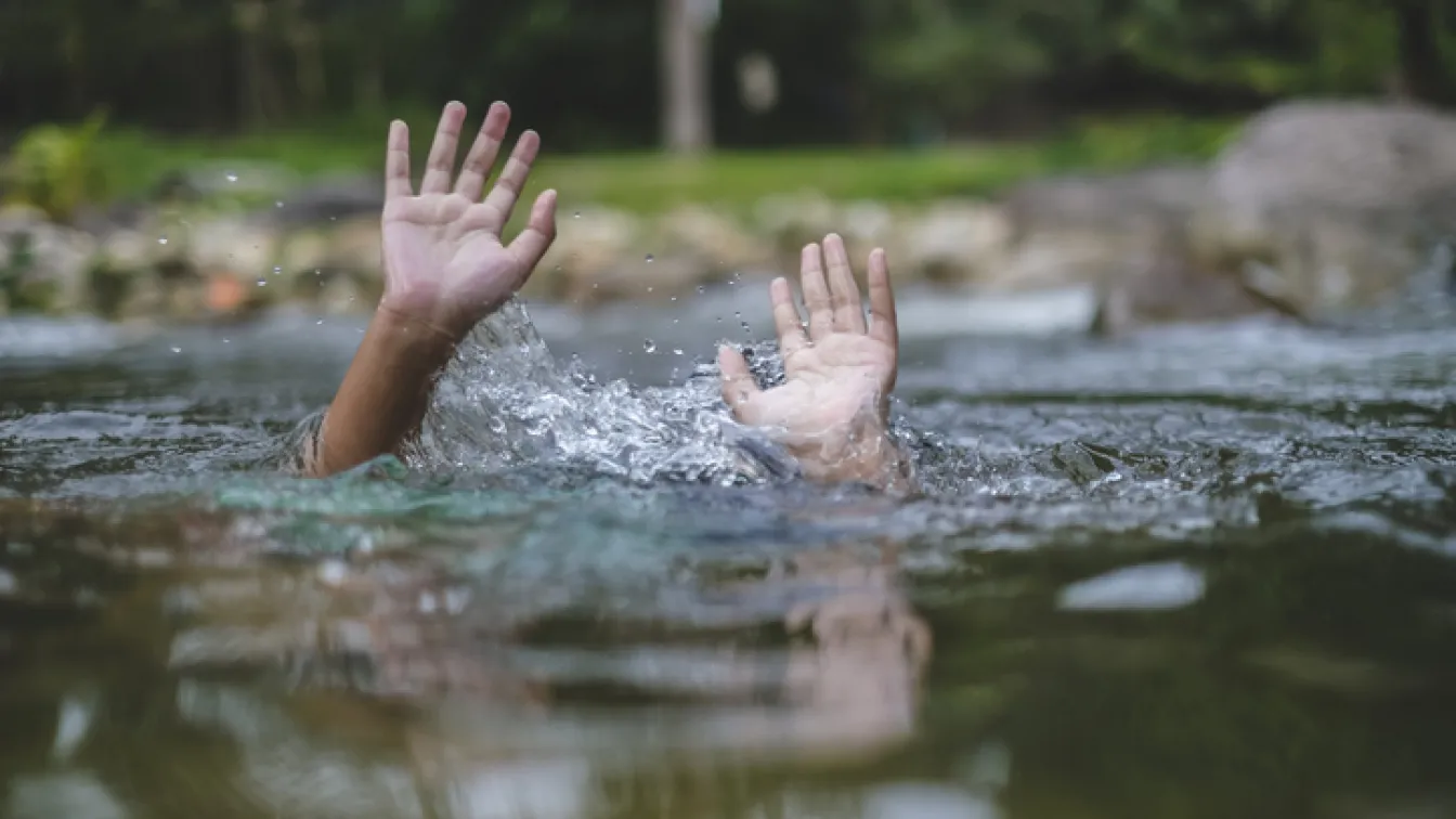 15-годишен се удави в река в Италия след скок във водата