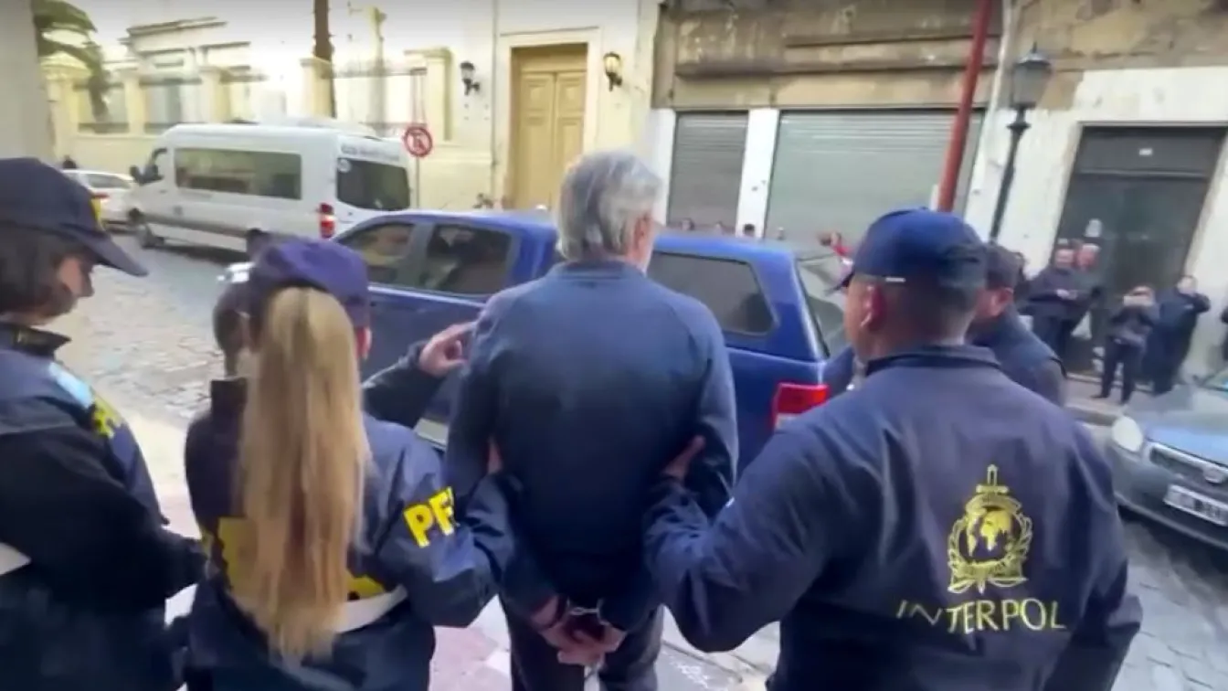 След 44 г. бягство: Задържаха бивш член на „Червените бригади“ (СНИМКИ)