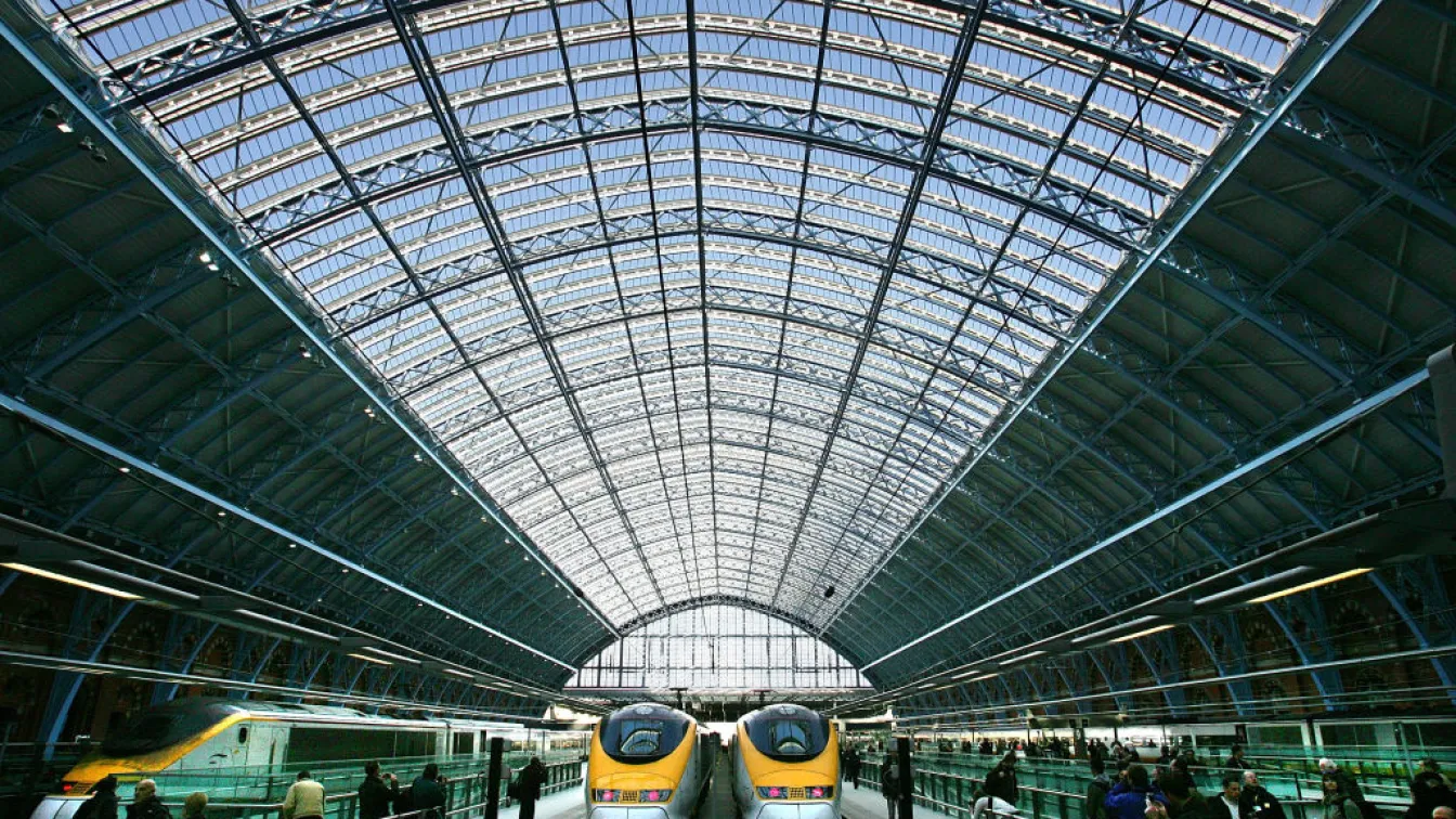 Големи закъснения и отменени влакове на Eurostar заради повреда по френската жп мрежа