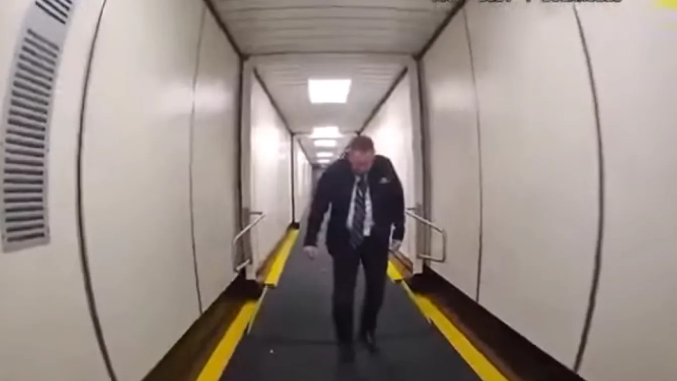 Видео от бодикамери на полицията показва пилот, който признава, че е изпил три бири преди полет