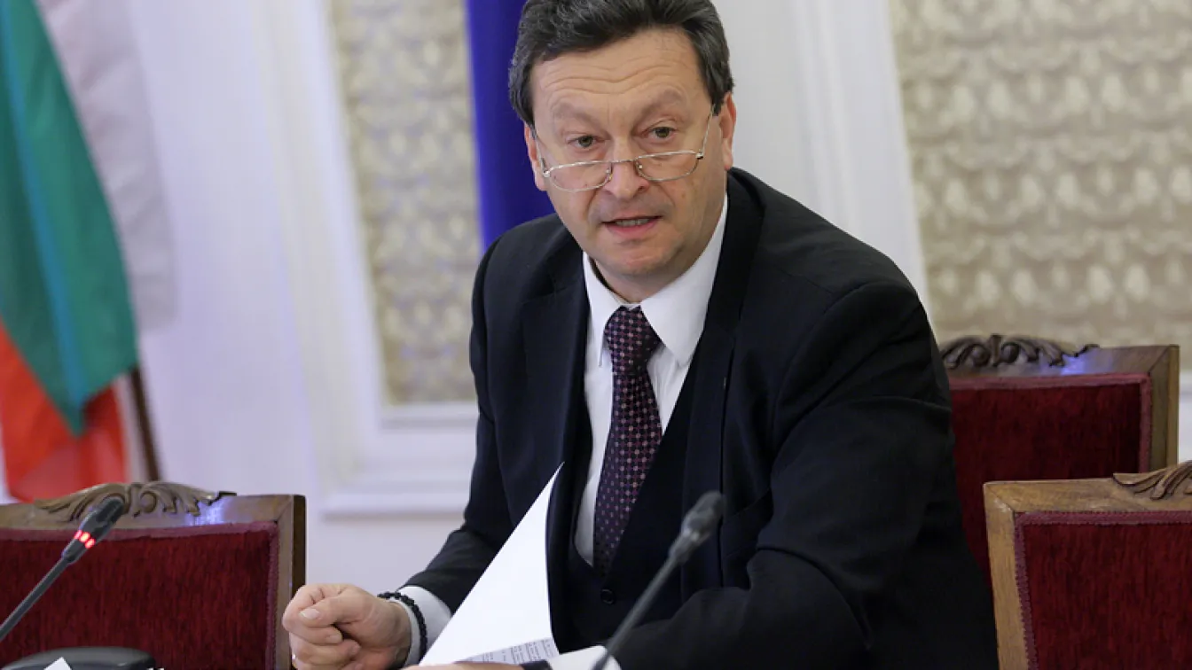 Ерменков: Министърът на туризма застрашава влизането в Шенген