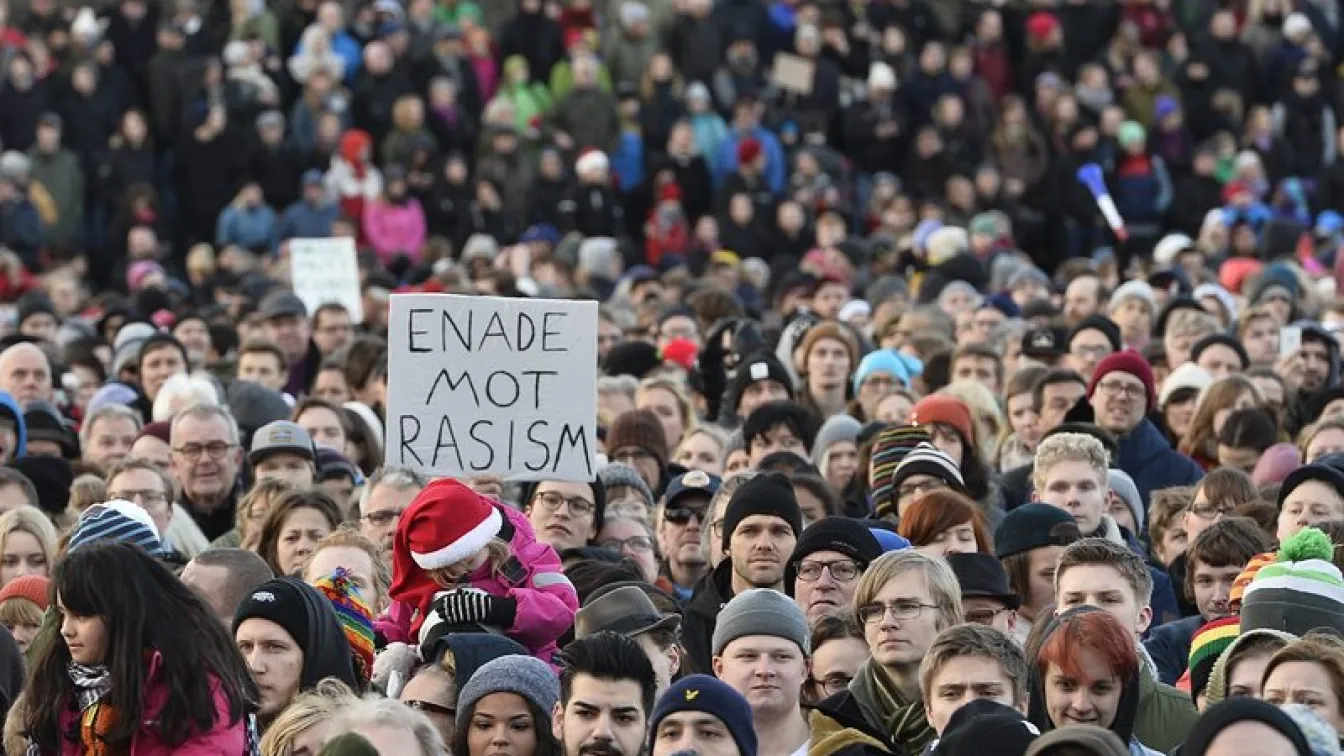 Хиляди на протест срещу расизма в Стокхолм