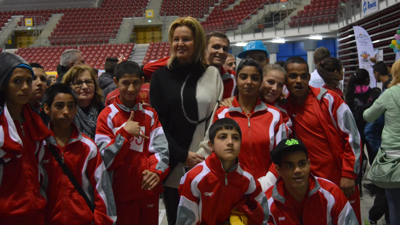 Коледен турнир зарадва деца лишени от родителски грижи (ВИДЕО)