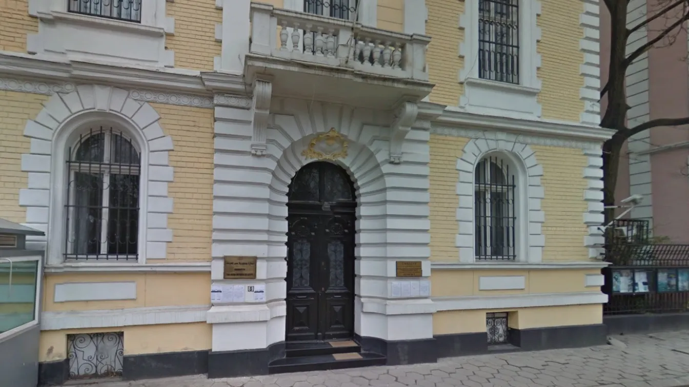 Съмнителният пакет пред египетското посолство се оказа фалшива тревога