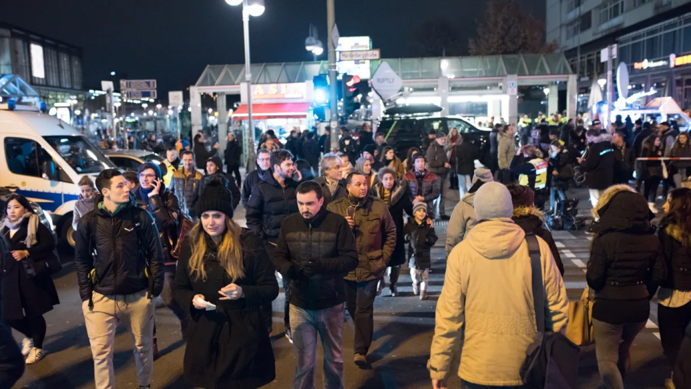 Трагедията в Берлин през погледа на български фотограф (ГАЛЕРИЯ)