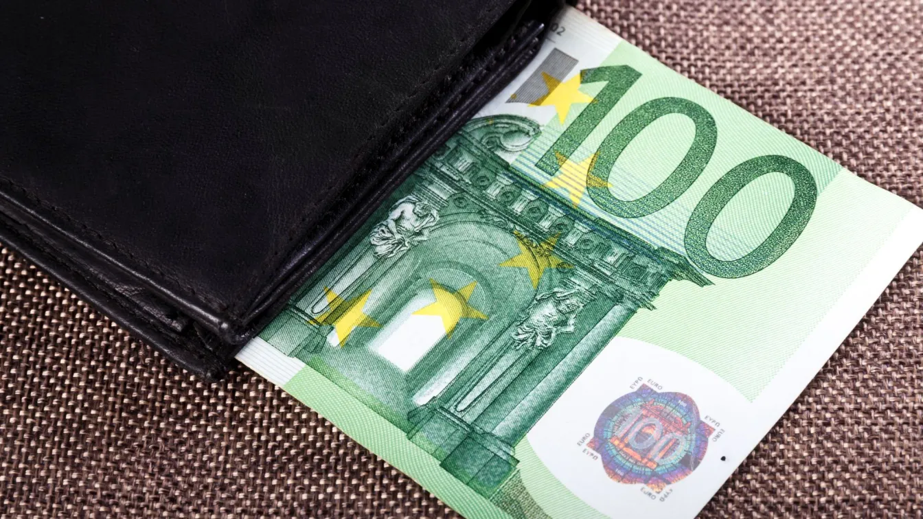 Минималната работна заплата в Испания ще бъде повишена с 4% до 858 евро през 2018 г. 