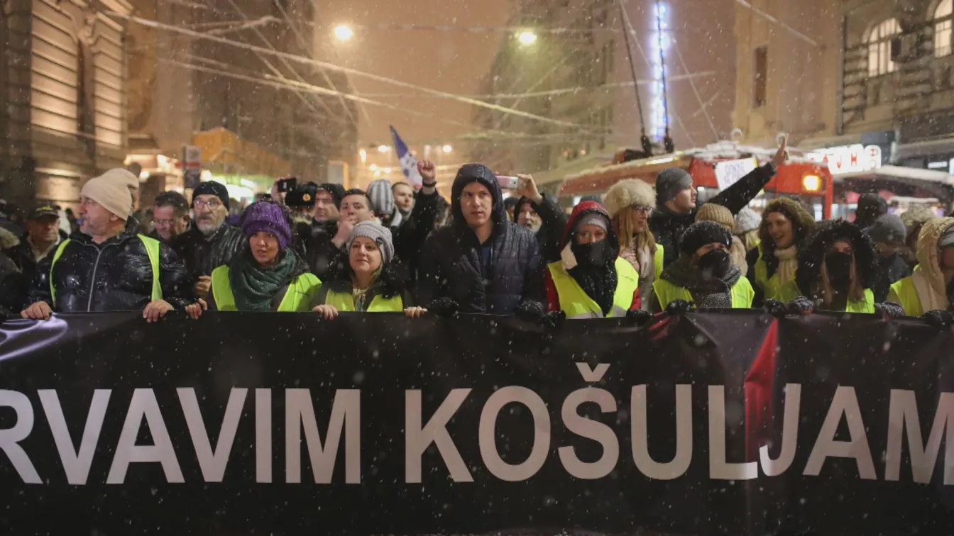 Хиляди сърби на протест срещу Вучич