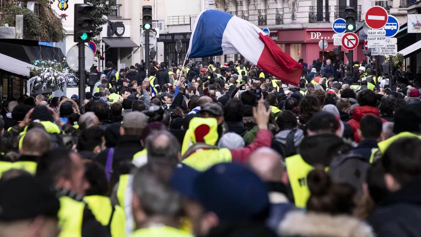 Нападнати журналисти по време на протестите във Франция