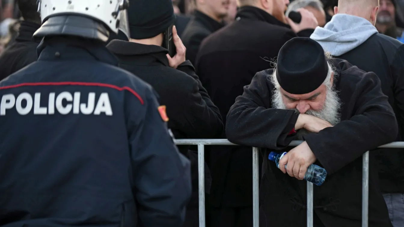 Балкански страсти в парламентите на Черна гора и на Сърбия заради закона за вероизповеданията