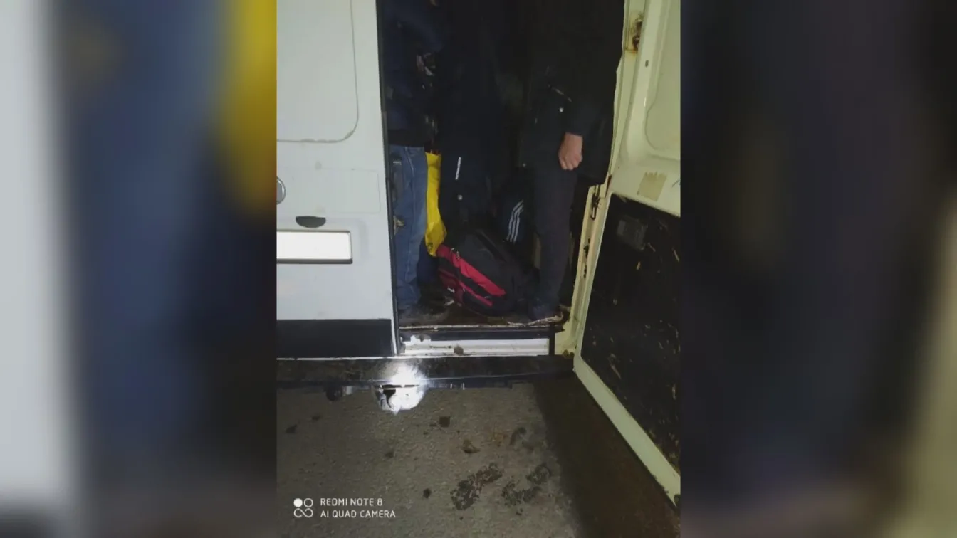 Задържаха петима каналджии с 33 афганистанци до границата със Сърбия