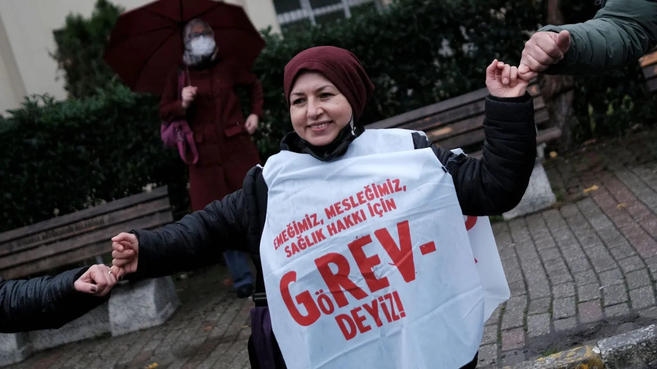 Турските медици протестират срещу ниските заплати и тежките условия на труд