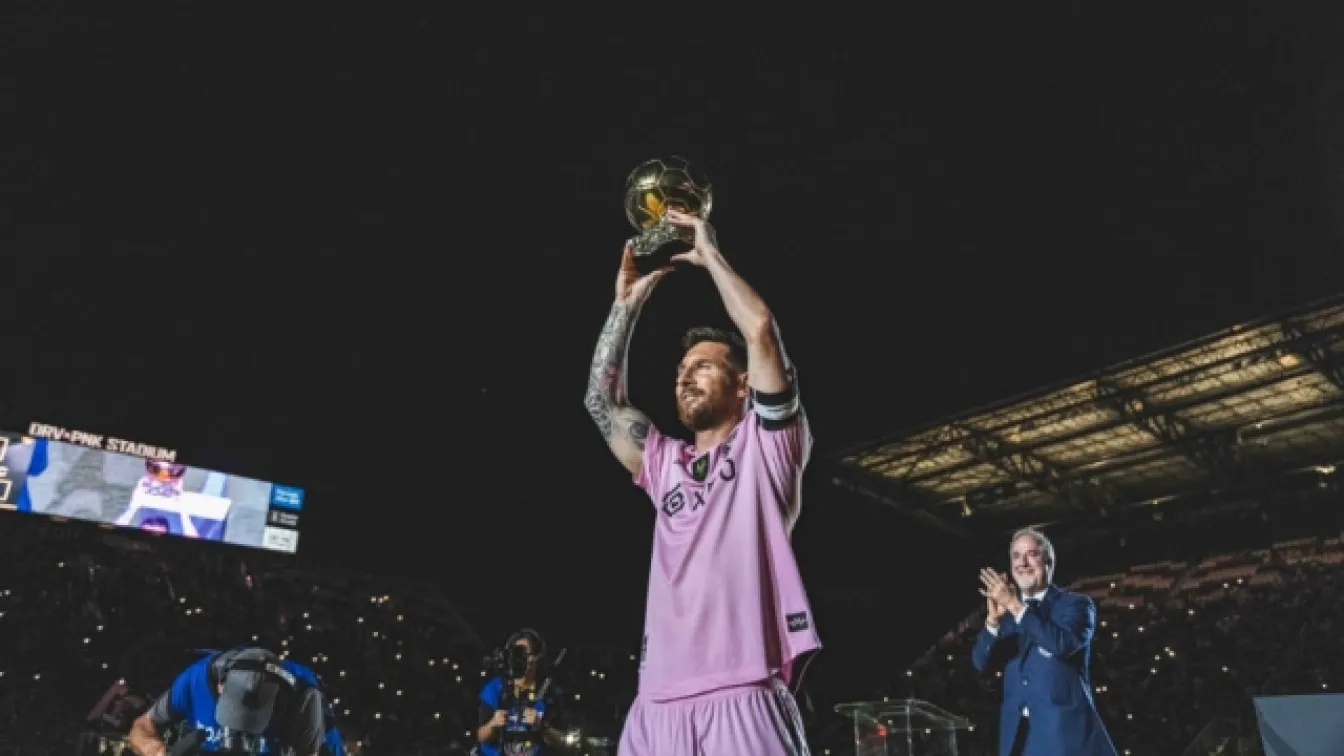 Лионел Меси посяга и към FIFA The Best