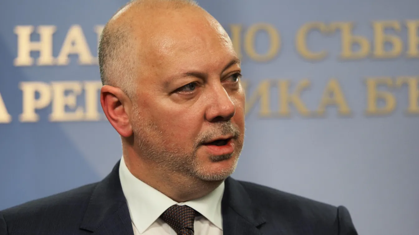 Росен Желязков пристигна в Париж за участие в срещата на „Коалицията на желаещите