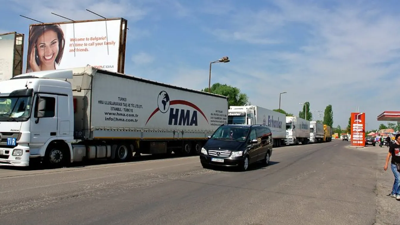 1000 турски камиона на гръцката граница заради проблема с разрешителните за България