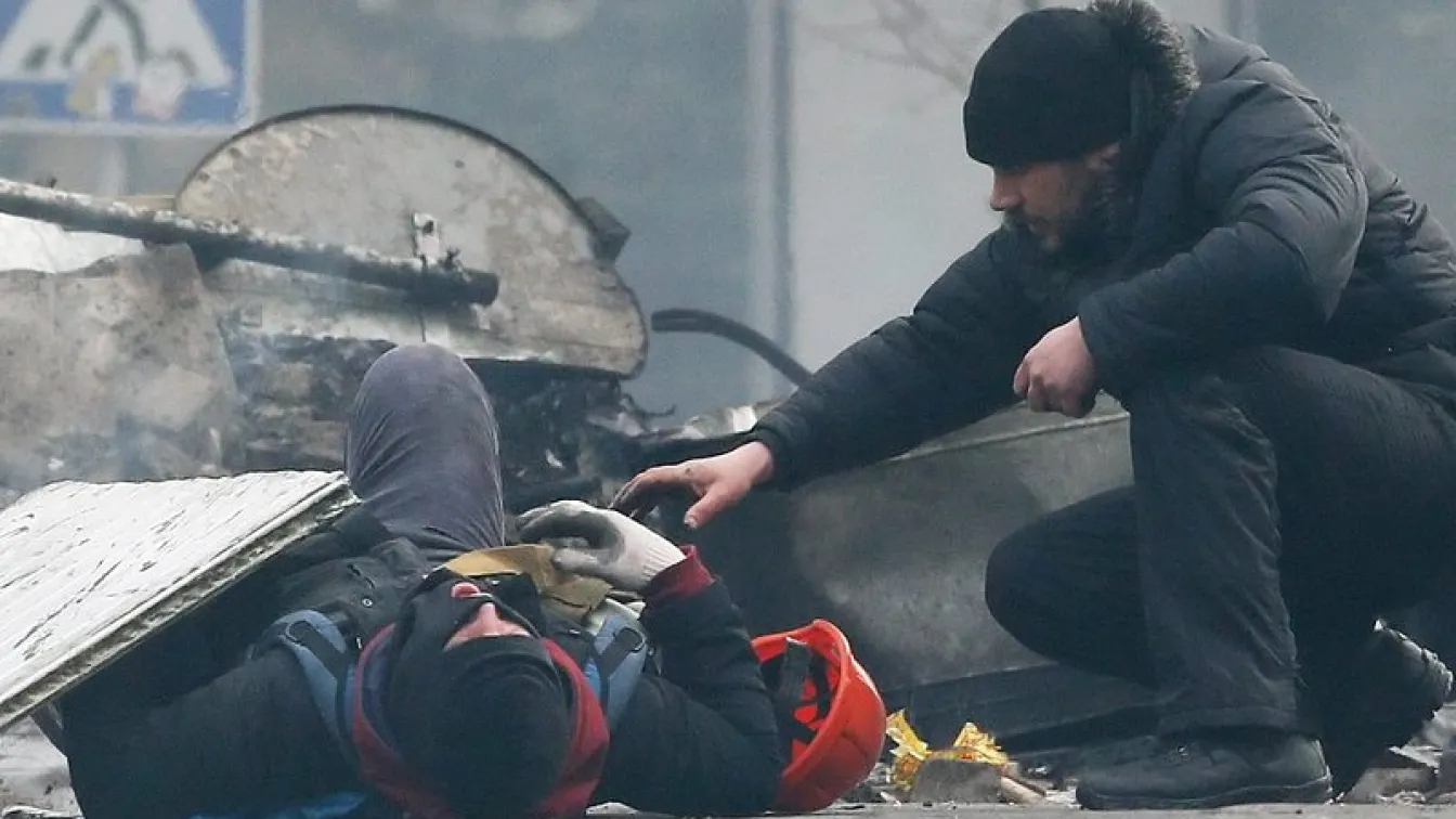 Голи гърди срещу автомати – цената на победата в Украйна