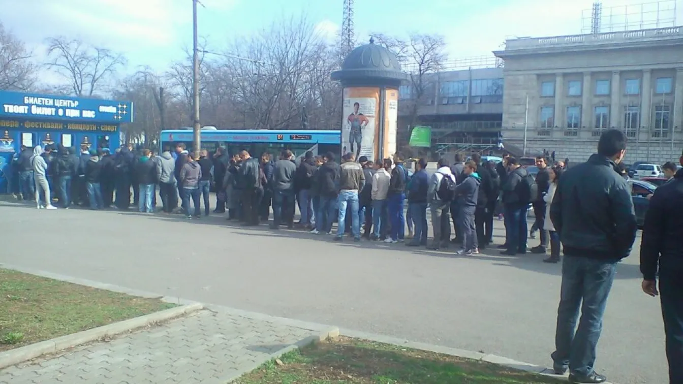Истерията за билети продължава, отварят каса и в Пловдив