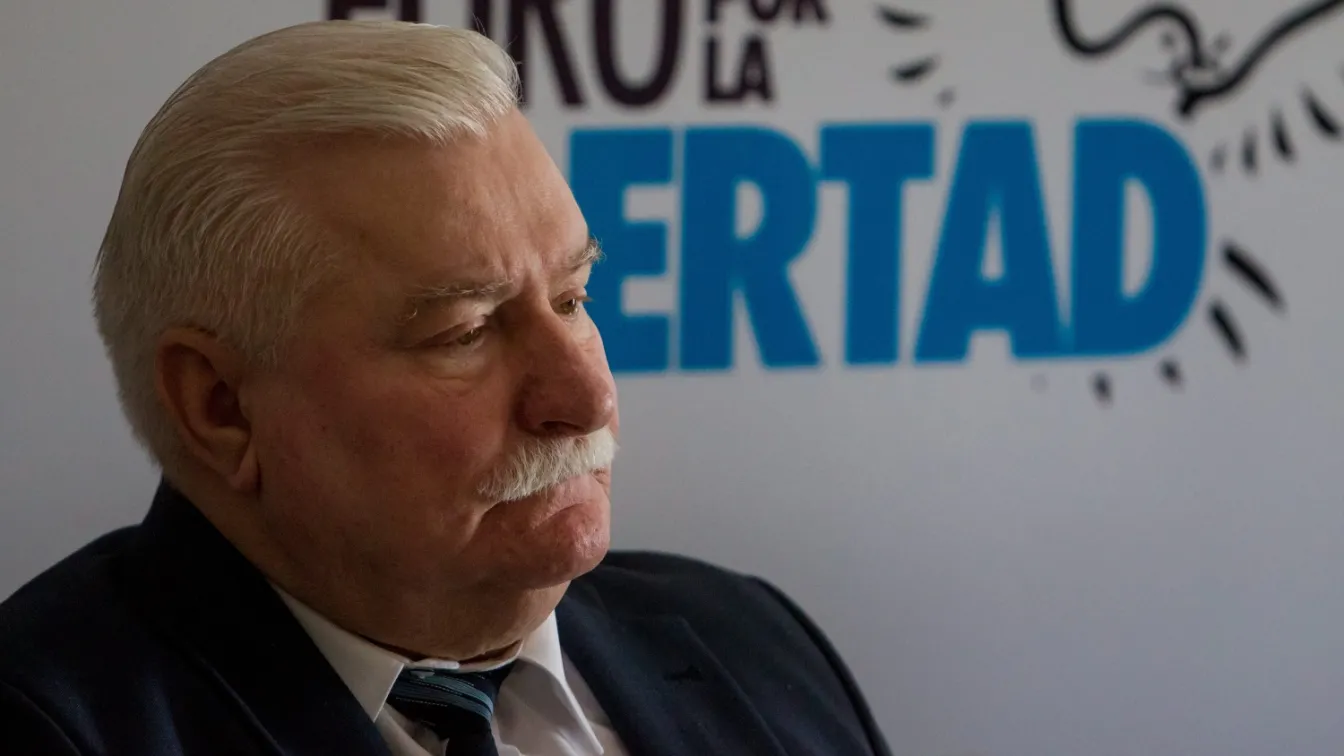 Полша показа досието на Лех Валенса
