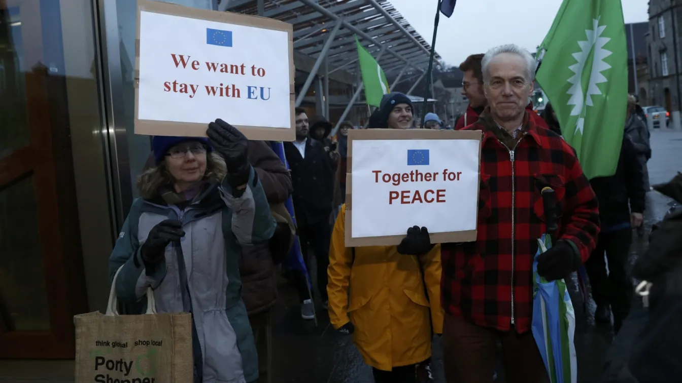 Шотландският парламент отхвърли плана за брекзит със символичен вот