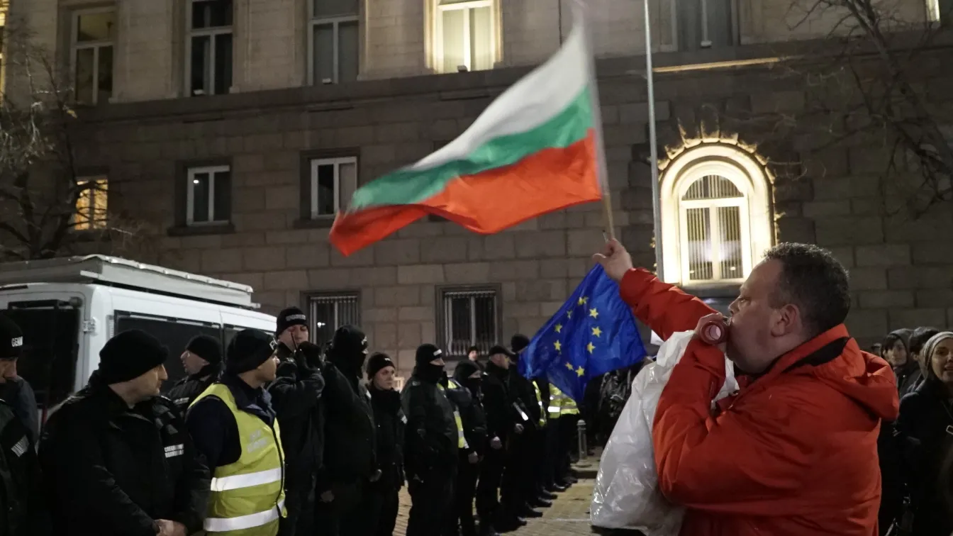 Нов протест „за” Пирин и „против” корупцията в София (СНИМКИ И ВИДЕО)
