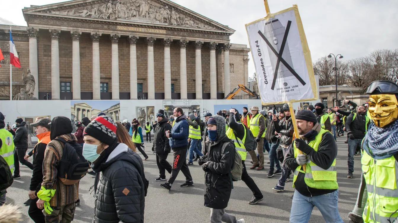 Над 50 000 на протеста на „жълтите жилетки” във Франция