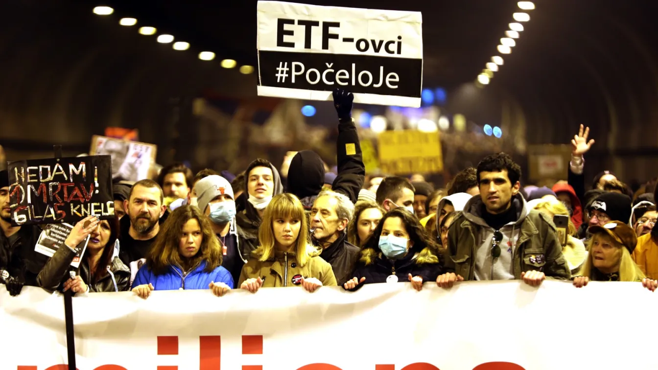 Хиляди протестираха в Сърбия срещу Вучич 