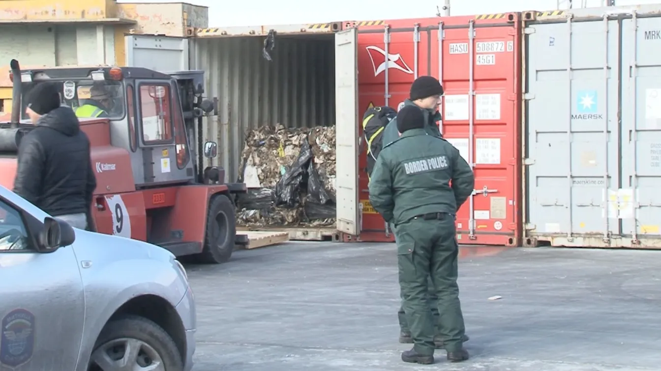 До часове връщаме на Италия 74 контейнера с отпадъци от пристанище Варна-Запад