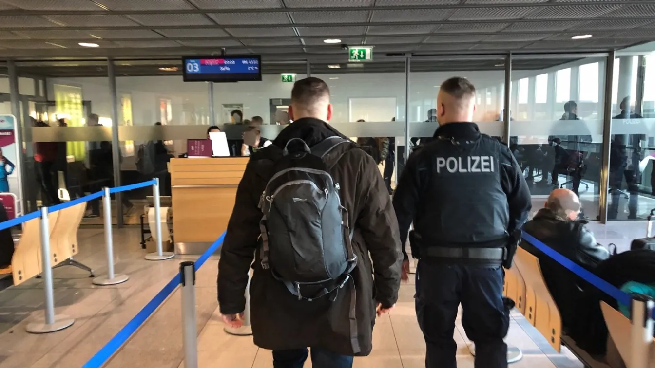 Германската полиция задържа крайнодесни активисти, искали да участват в Луковмарш