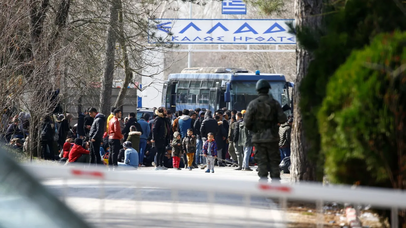 Мигранти в Турция: Казаха ни, че не може да влезем в България, тръгваме към Гърция