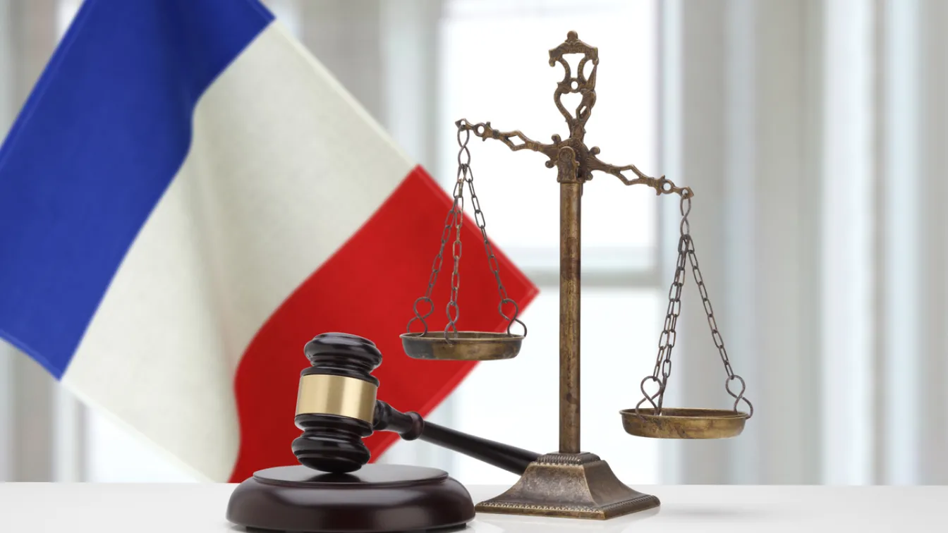 Във Франция: Десетилетие се точи дело срещу 20 пожарникари, обвинени в изнасилване на дете