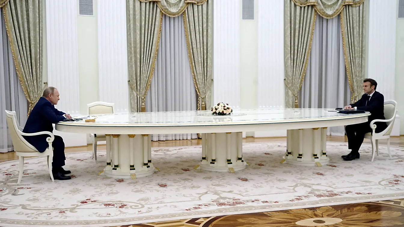 Путин поздрави Макрон за победата на изборите, пожела му „крепко здраве“