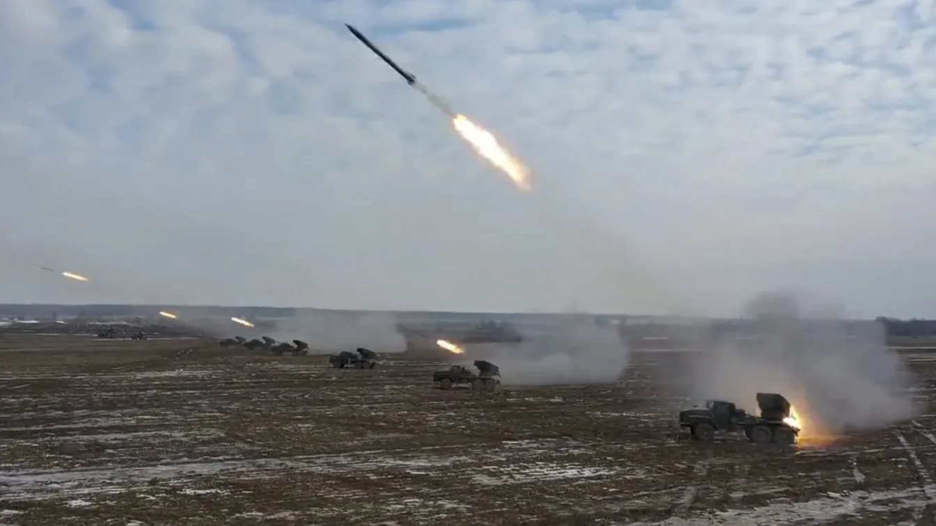 Още четири жертви след руска атака с балистични ракети в Киев