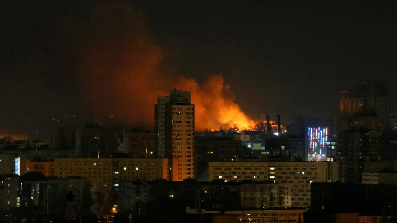 Войната в Украйна: Трета нощ боеве в Киев