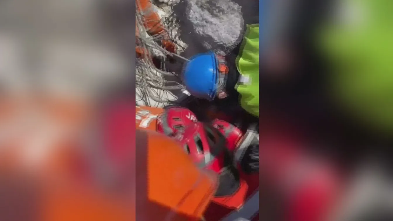 Живот след 248 часа под бетона: Спасиха 17-годишно момиче в Турция (ВИДЕО)