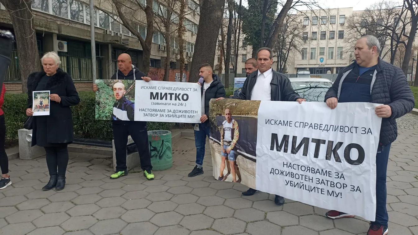 Близките на убития Димитър от Цалапица  се събират на протест