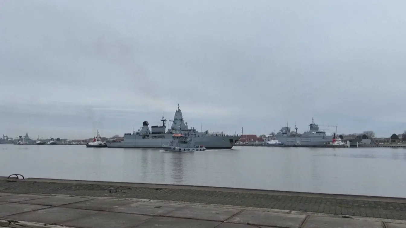 Боен сблъсък: Германска фрегата отблъсна атака на хутите
