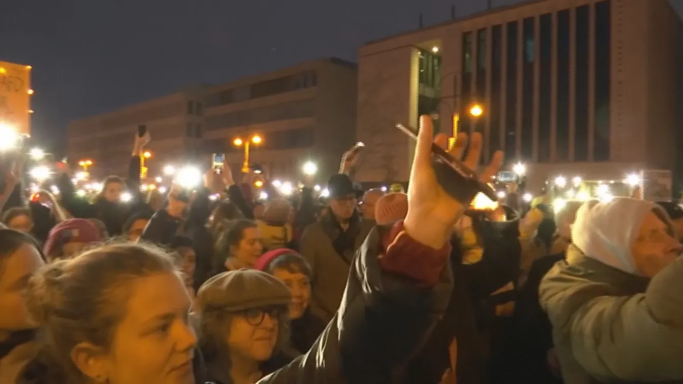 Хиляди излязоха на протест в Берлин заради миграционната политика на Фридрих Мерц (ВИДЕО)