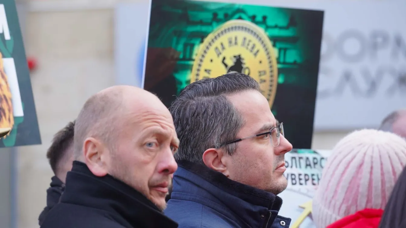 Протест на „Възраждане“ пред НСИ: Ще влезе ли страната ни в еврозоната, без да е готова за нея?
